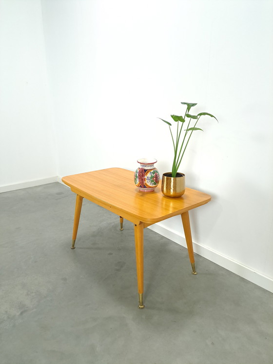 Image 1 of Tafel met fineer in hoogte verstelbaar en uitschuifbaar met messing poten, eettafel vintage