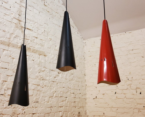 Image 1 of Vintage geperforeerde metalen hangers