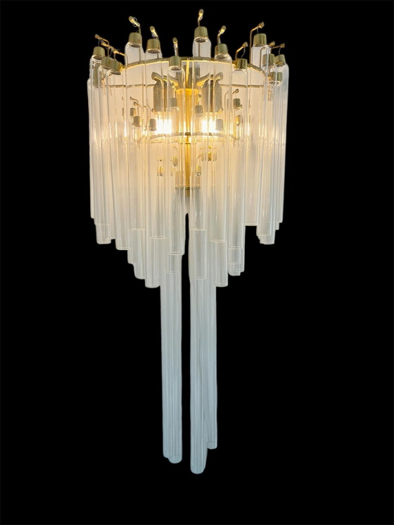 Image 1 of Italiaanse glazen wandlamp met buis messing verguld goud structuur, Italië 1980