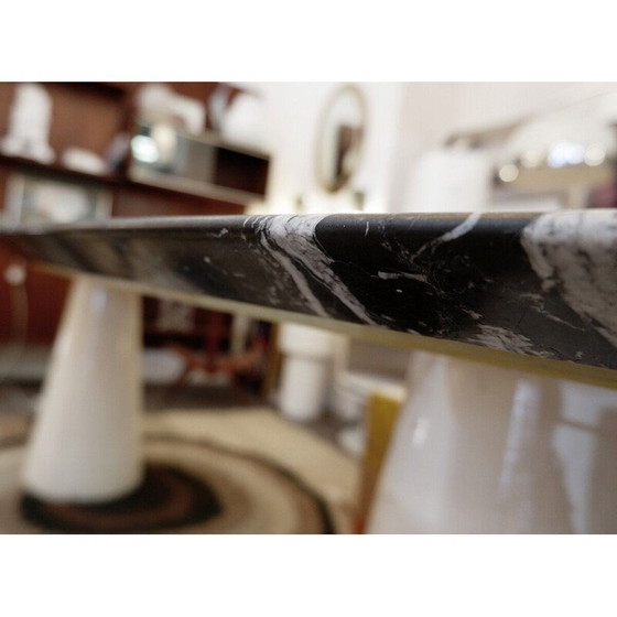 Image 1 of Grote mid-century consoletafel met ovaal marmeren blad en houten poten, Italië 1970