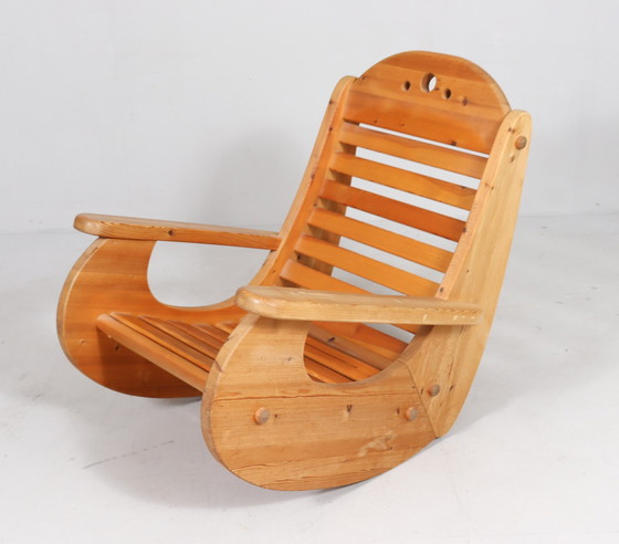 Image 1 of Brutalistische schommelstoel van grenenhout van Wasa Furniture, jaren 1990