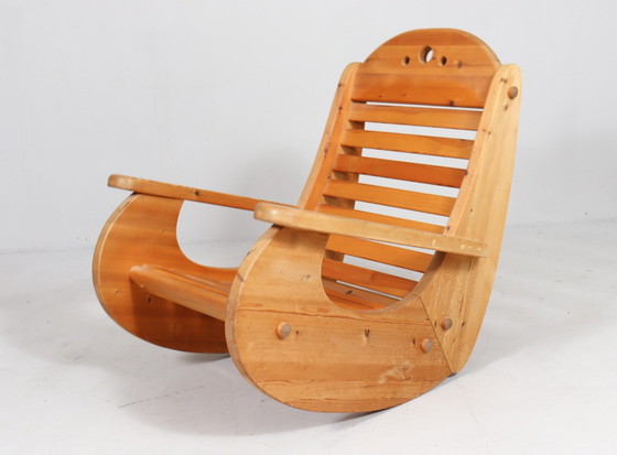 Image 1 of Brutalistische schommelstoel van grenenhout van Wasa Furniture, jaren 1990