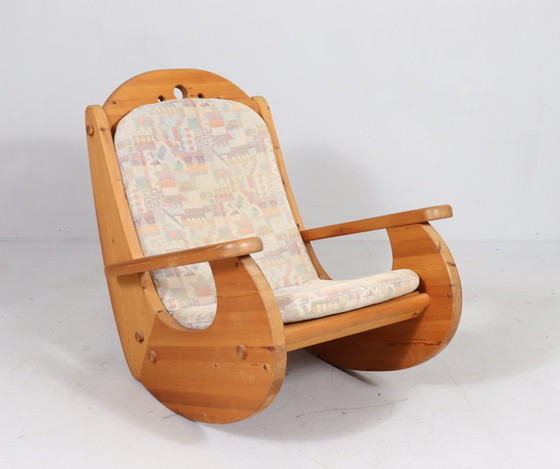 Image 1 of Brutalistische schommelstoel van grenenhout van Wasa Furniture, jaren 1990