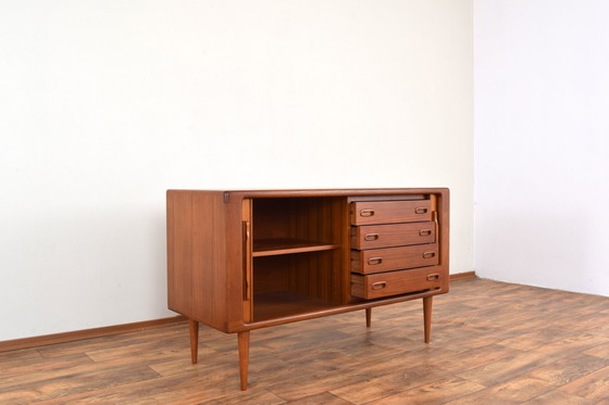 Image 1 of Mid Century Deens teakhouten dressoir van Dyrlund, 1960.