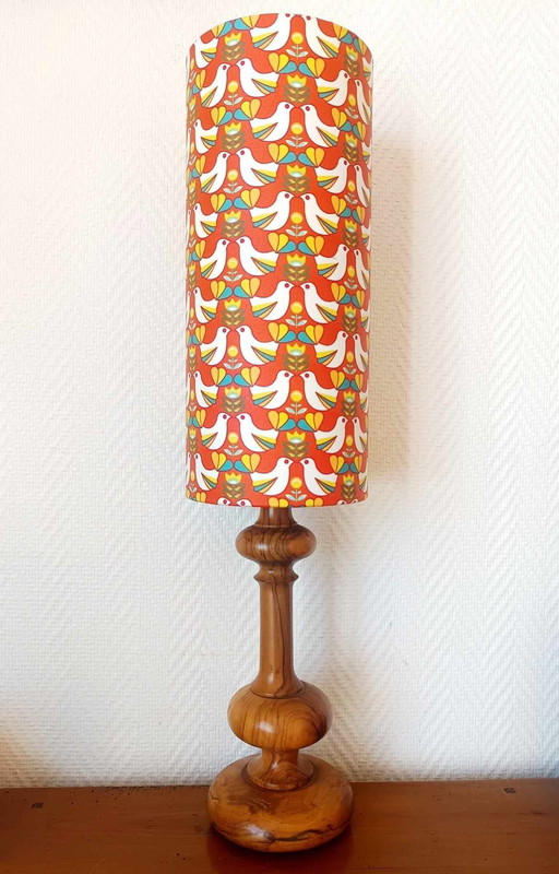 Op maat gemaakte vintage olijfhouten lamp en lampenkap