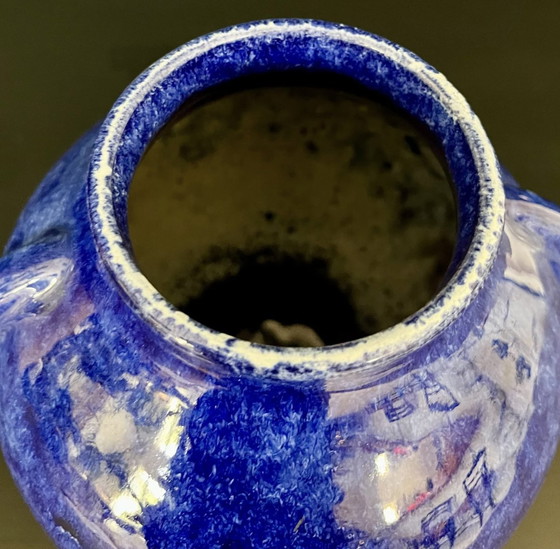 Image 1 of Blauwe dubbelhandige vaas met oud blauw kristal emaille