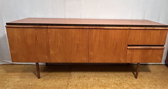 Image 1 of Mid Century Retro Vintage Dressoir van teakhout en palissander met rand, Mcintosh 1960