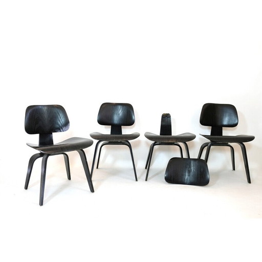 Set van 4 vintage houten en multiplex stoelen van Charles en Ray Eames, jaren 1950