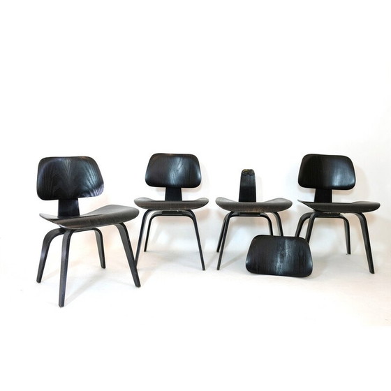 Image 1 of Set van 4 vintage houten en multiplex stoelen van Charles en Ray Eames, jaren 1950