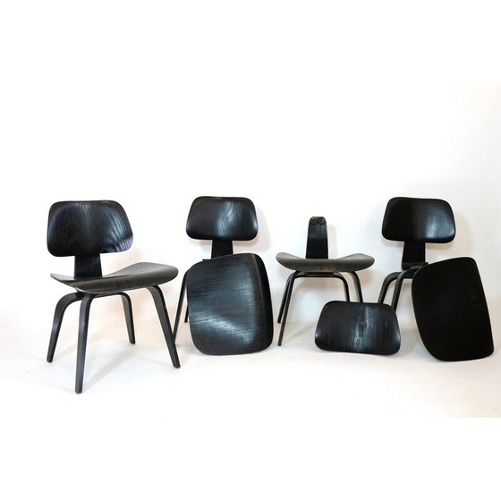 Image 1 of Set van 4 vintage houten en multiplex stoelen van Charles en Ray Eames, jaren 1950