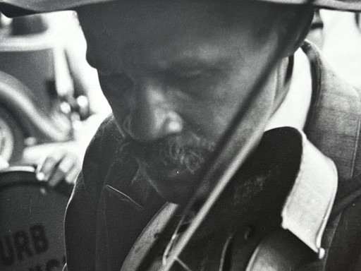 Ben Shahn, Foto met postzegel gereproduceerd uit de collectie van de Library Of Congress, 1970.