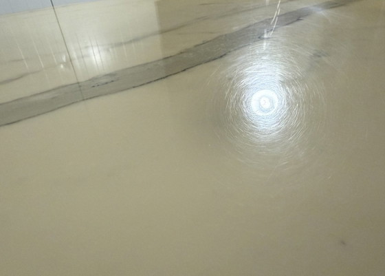 Image 1 of Ronde Marmeren Eettafel Met Tulpvormige Voet 1960'S