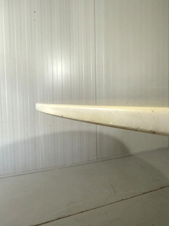 Image 1 of Ronde Marmeren Eettafel Met Tulpvormige Voet 1960'S