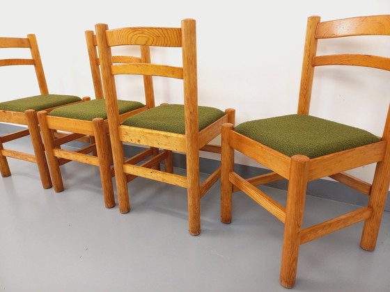 Image 1 of Suite van 4 Vintage kakigroene grenen en Bouclette stoffen stoelen uit de jaren 70