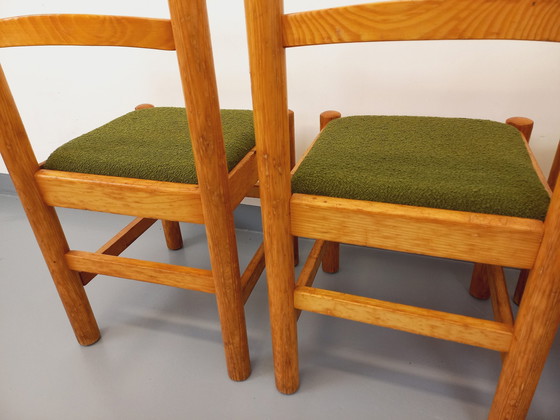 Image 1 of Suite van 4 Vintage kakigroene grenen en Bouclette stoffen stoelen uit de jaren 70