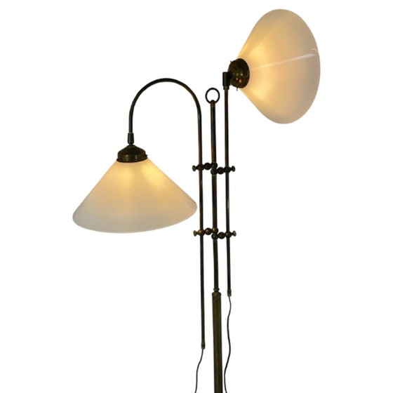 Image 1 of Art Deco - Dubbele gebogen vloerlamp - Gemaakt van messing met opaline kappen - Opnieuw bedraad, volledig verstelbaar