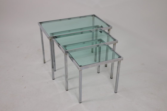 Image 1 of Chrome Bijzet tafeltjes met licht blauw doorzichtig glas