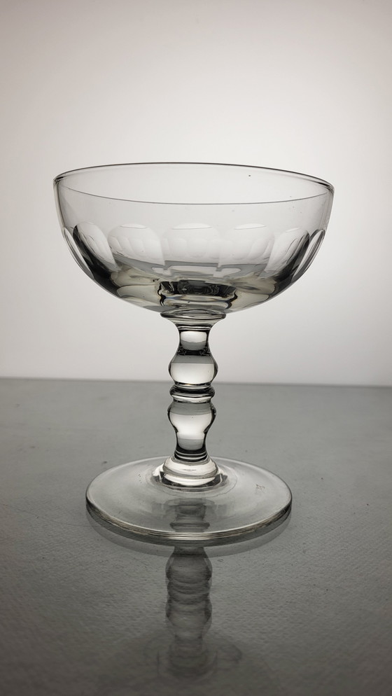 Image 1 of 10 Champagnekoppen van geblazen glas uit de 19e eeuw