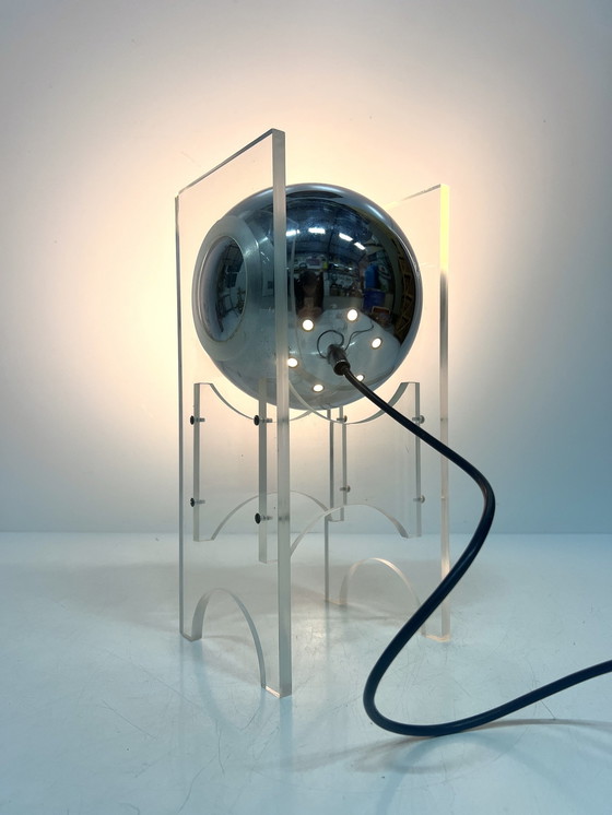 Image 1 of Vintage Tafellamp Plexiglas En Metaal Bol Lamp