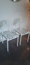 2x Hello There Stoelen van Jeremy Harvey voor Artifort