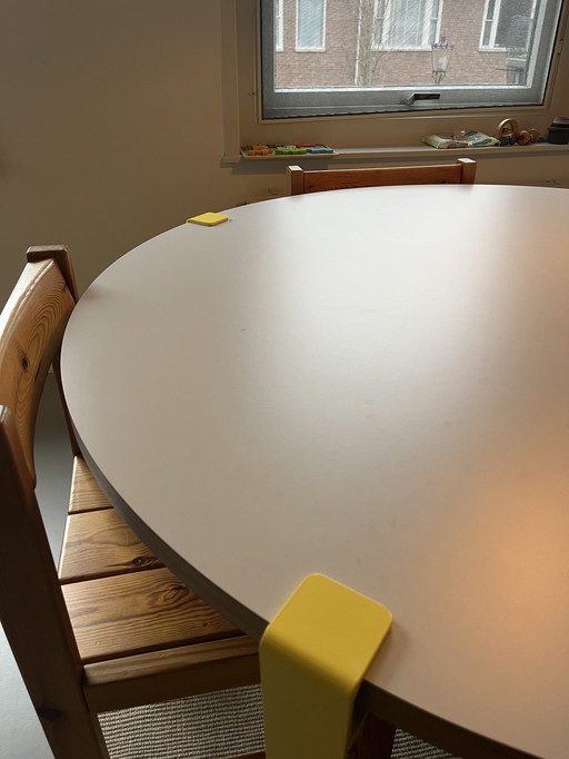 Ronde Eettafel Met Poten Van Tiptoe