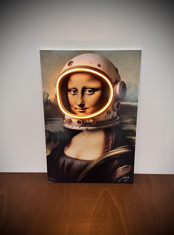 Image 1 of LedMansion Gioconda Astronaut Geel PopArt Muurkunst Led Lamp