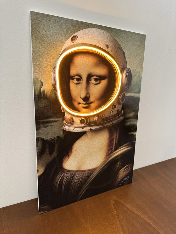 Image 1 of LedMansion Gioconda Astronaut Geel PopArt Muurkunst Led Lamp