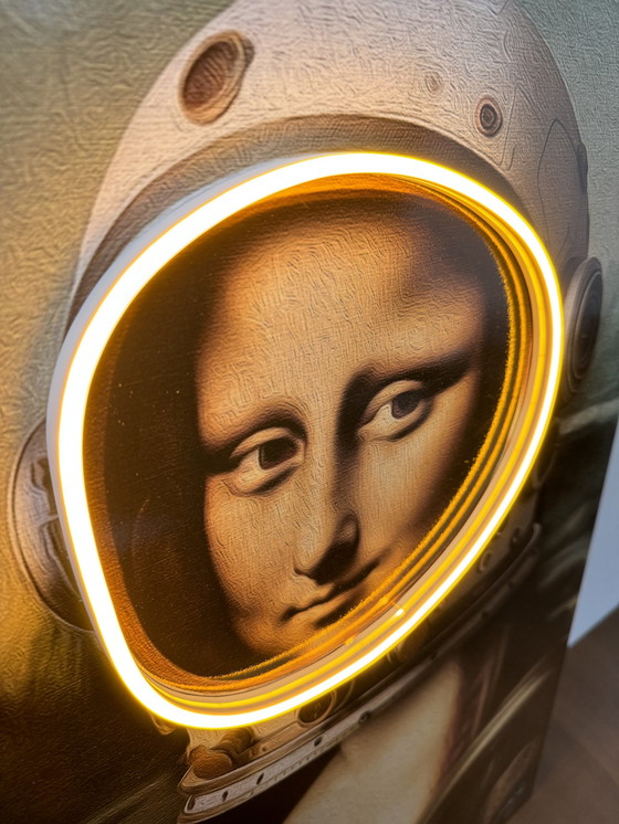 Image 1 of LedMansion Gioconda Astronaut Geel PopArt Muurkunst Led Lamp