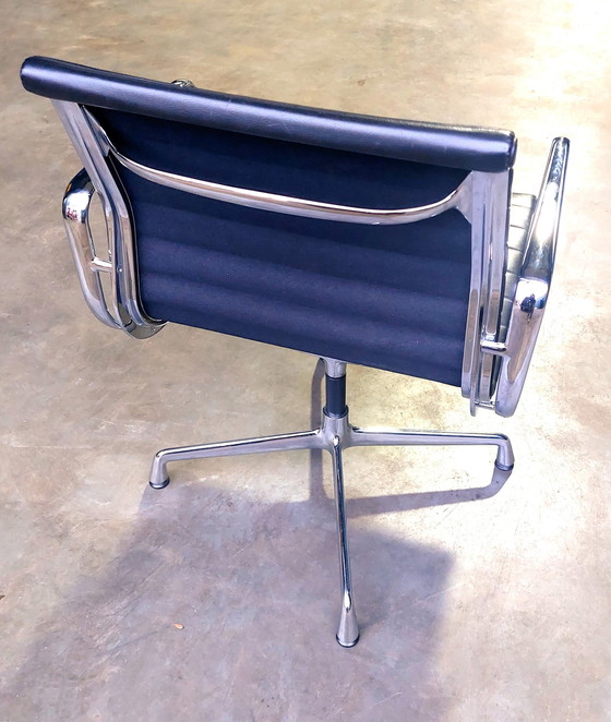 Image 1 of Original Vitra Eames Ea 108 | Leer Zwart | Chroom | Izgst