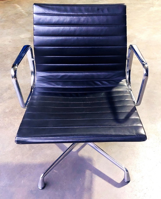 Image 1 of Original Vitra Eames Ea 108 | Leer Zwart | Chroom | Izgst