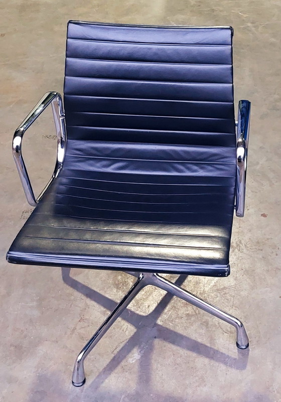 Image 1 of Original Vitra Eames Ea 108 | Leer Zwart | Chroom | Izgst