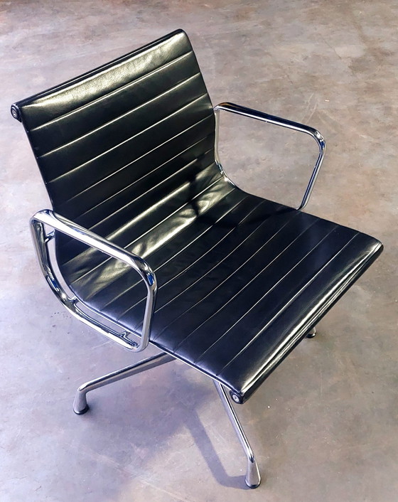 Image 1 of Original Vitra Eames Ea 108 | Leer Zwart | Chroom | Izgst