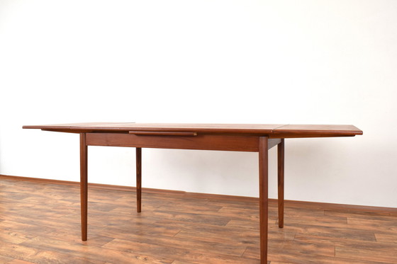 Image 1 of Mid Century Deense Teakhouten uitschuifbare eettafel, 1960S.