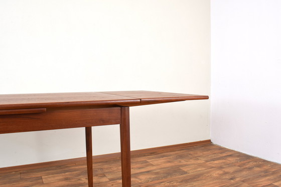 Image 1 of Mid Century Deense Teakhouten uitschuifbare eettafel, 1960S.