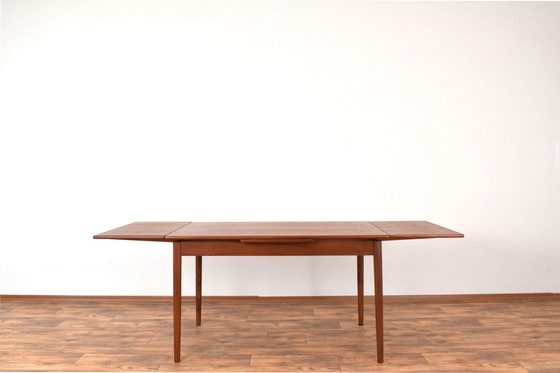 Image 1 of Mid Century Deense Teakhouten uitschuifbare eettafel, 1960S.