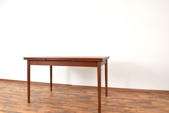 Image 1 of Mid Century Deense Teakhouten uitschuifbare eettafel, 1960S.