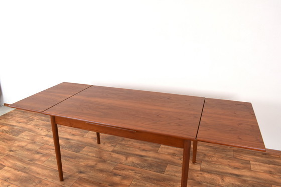 Image 1 of Mid Century Deense Teakhouten uitschuifbare eettafel, 1960S.