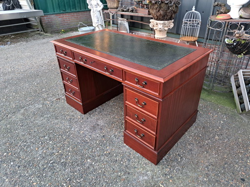 Klassiek Bureau, Schrijftafel, Desk - Lichte Gebruikssporen - 137 x 77cm en 80cm Hoog