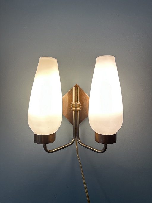 Vintage wandlamp messing en melkglas