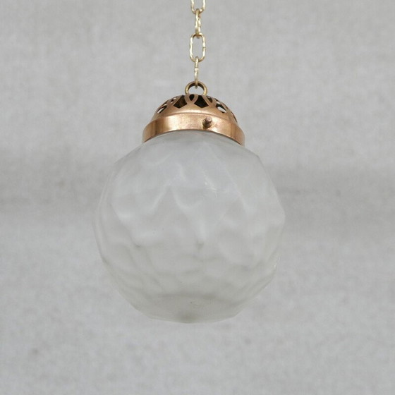 Image 1 of Klein vintage hangertje van messing en gegraveerd glas, Frankrijk 1930