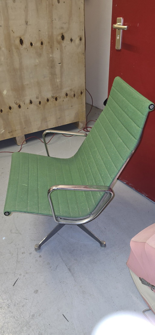 Home / Fauteuil / 1958, Ray / Charles Eames; Miller, Ea 116, Fauteuil met plat onderstel in appelgroen