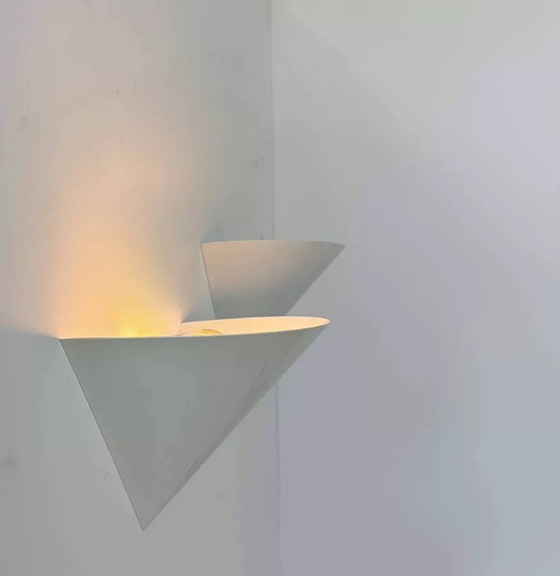 Image 1 of 2X witte metalen wandlampen, Frankrijk 1970