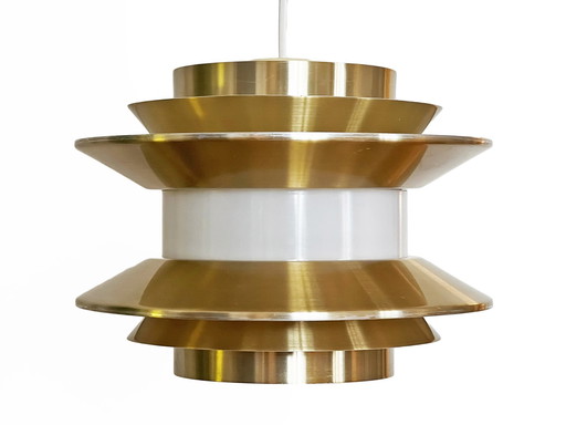 Hanglamp "Trava" In Goudkleurig Aluminium Van Carl Thore Voor Granhaga Metallindustri. Zweden 1970