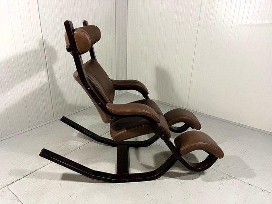 Image 1 of Peter Opsvik Leren Gravity Balans Fauteuil Voor Stokke 1980