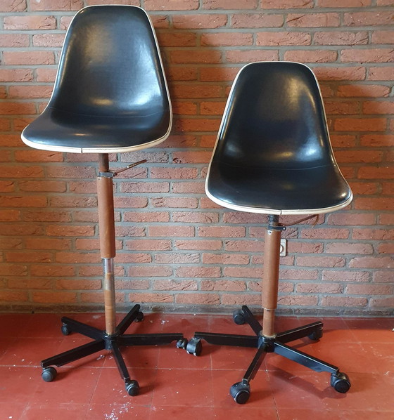 Image 1 of 2x Herman Miller Eames  bureaustoel