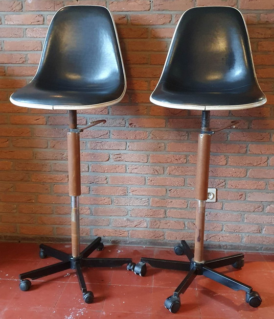 Image 1 of 2x Herman Miller Eames  bureaustoel