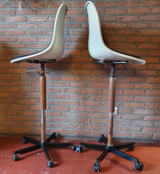 Image 1 of 2x Herman Miller Eames  bureaustoel