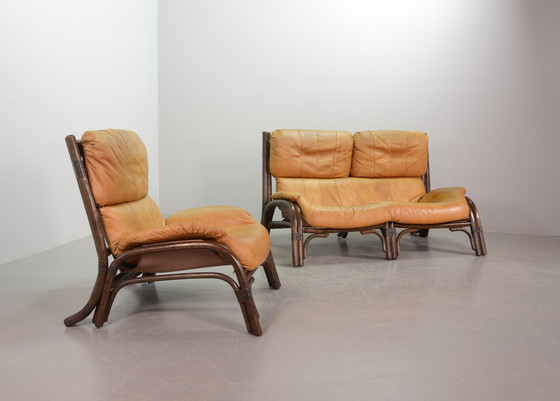 Image 1 of Brutalistische Bentwood Loveseat Bamboe Sofa en Lounge Chair met Caramel Lederen Bekleding, 1960.