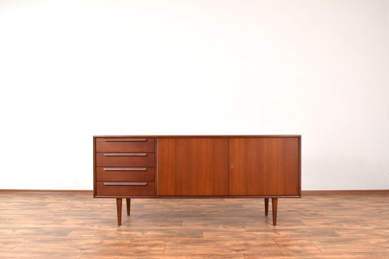 Image 1 of Mid Century Deens teakhouten dressoir, 1960S.