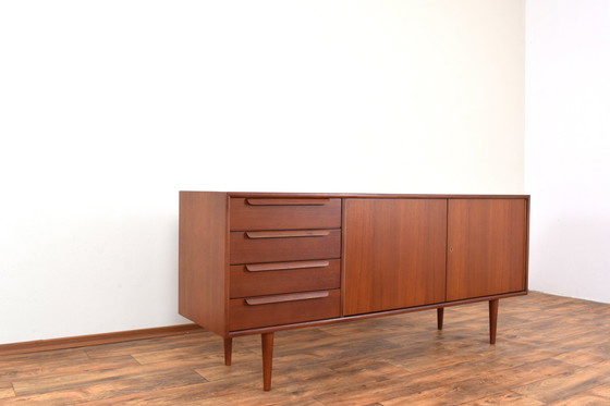 Image 1 of Mid Century Deens teakhouten dressoir, 1960S.